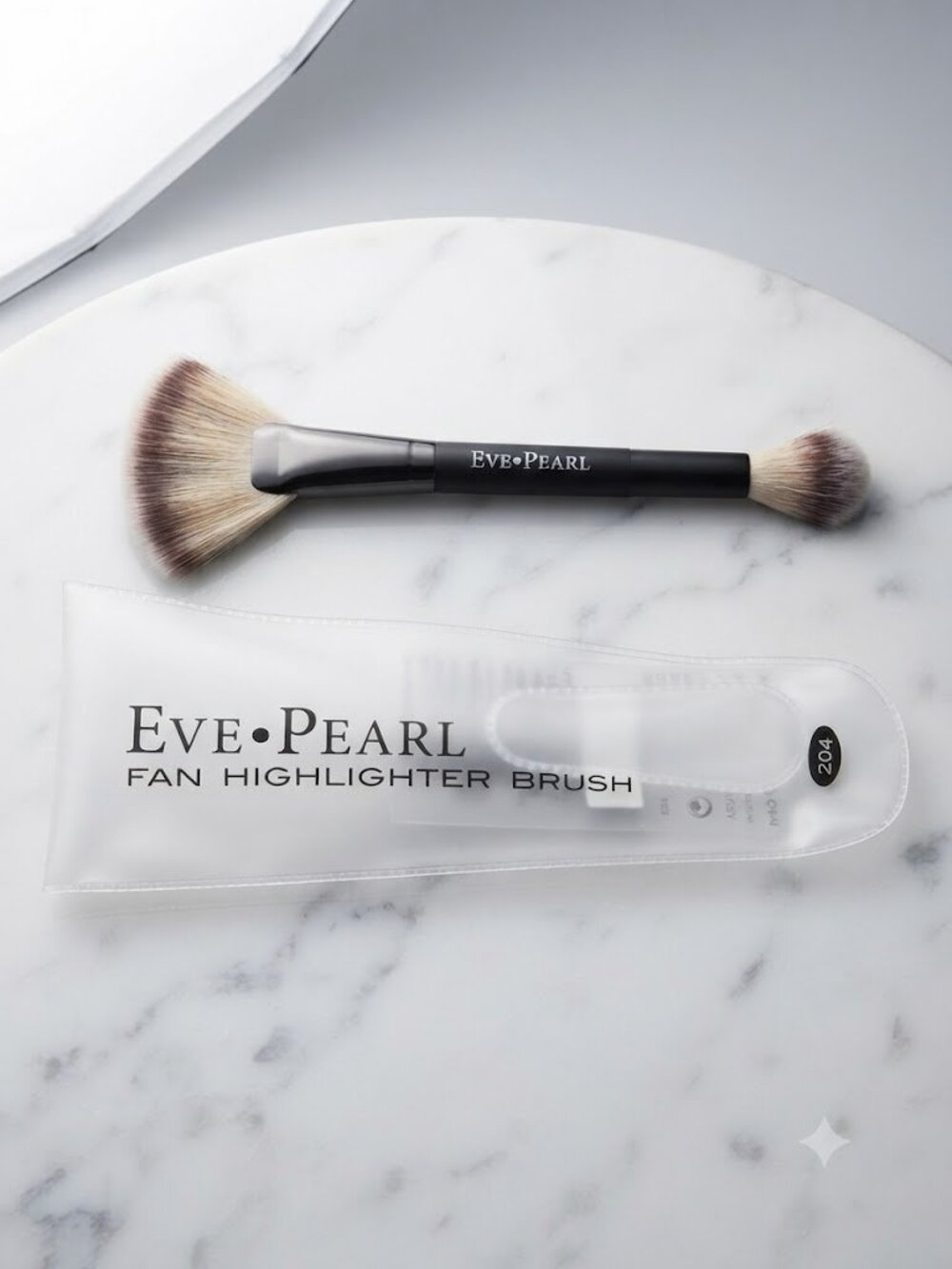 Eve Pearl #204 Dual Fan Highlighter Brush w/ Pouch | BRAND NEW